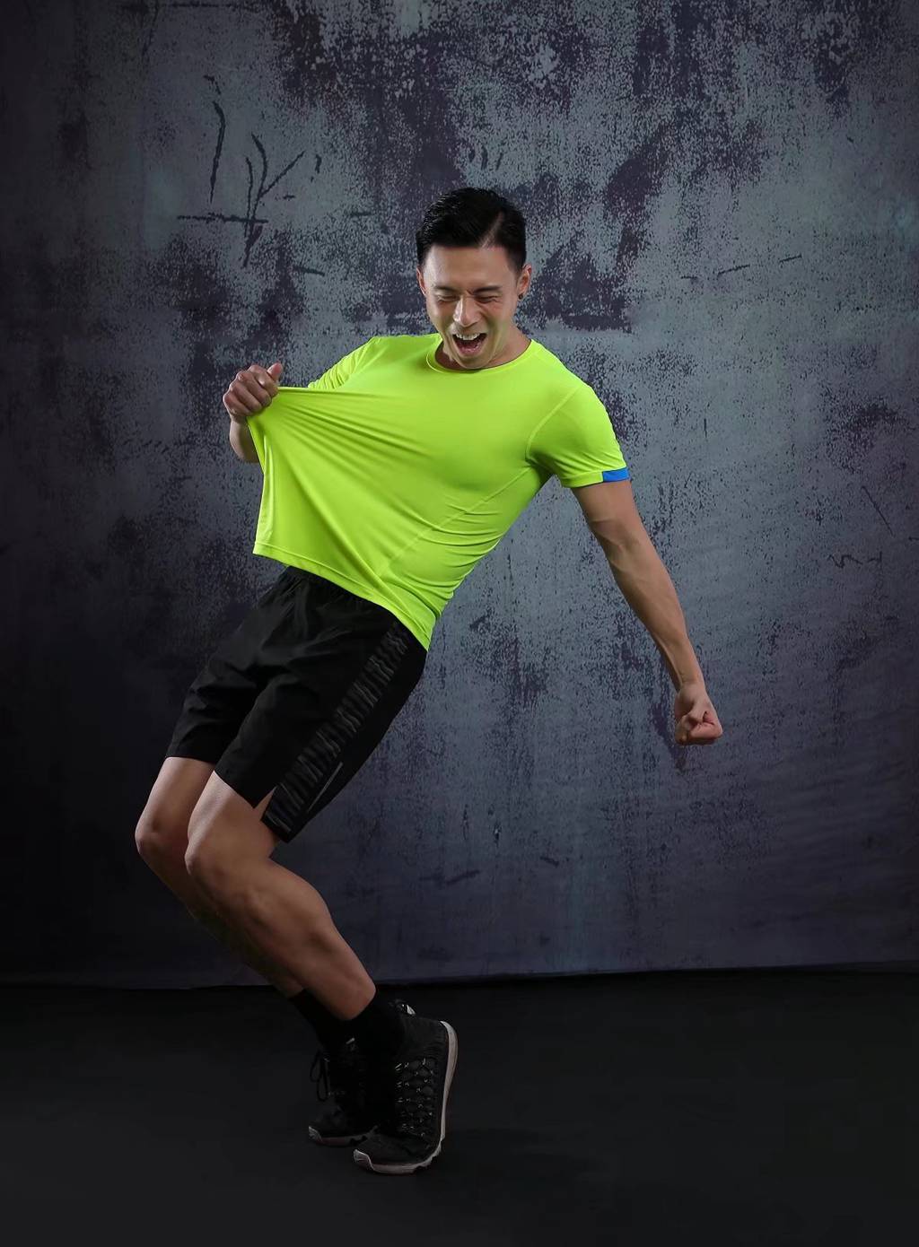 春夏新品 圓領(lǐng)短袖T恤 時(shí)尚運(yùn)動(dòng)文化衫 熒光綠