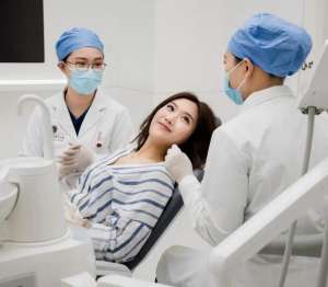 醫生工作服什么面料好？醫生白大褂的面料要求