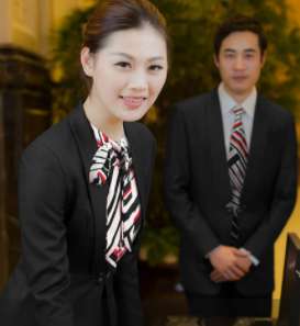 定做酒店工作服應(yīng)該如何選擇？